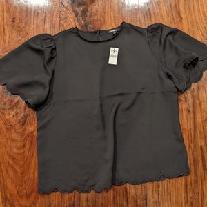 Express - Scalloped trim black top - Large